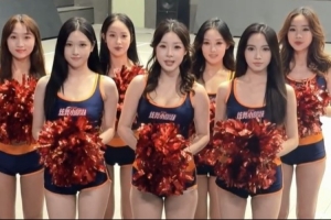 “炫舞小狮妹”新赛季强势回归🥰来看小狮妹炸场 为龙狮呐喊