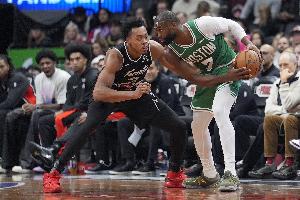 杰伦·布朗：斯科蒂·巴恩斯太TM壮了 这家伙有超雄综合征吧💪