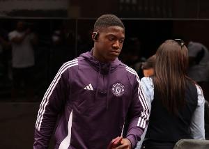 巴特：曼联把梅努毁了，我很担心切尔西会签下他