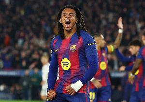 世体称赞孔德：又一次在逆转中化身英雄，打入生涯首个梅开二度