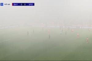 我是谁我在哪🌫️拜仁下半场烟雾弥漫犹如仙境，烟飘了十多分钟