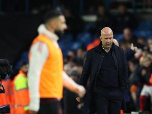 绿帽哥：斯洛特今天召开了紧急会议，但萨拉赫并未向前者道歉