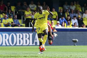 尼古拉·佩佩遭受种族主义辱骂，德罗巴社媒鼓励球员：挺住小子