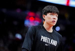 拓记：我对杨瀚森并不看好 他可能留在NBA但成为稳定首发非常困难