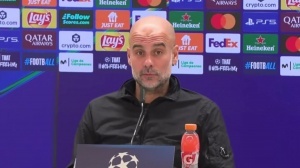 给阿隆索建议？瓜帅反讽：让他自个儿尿吧 只要不尿古龙香水就好