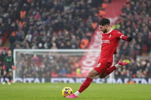 本赛季英超球员仅2人各项赛事至少5球5助攻：索博、特罗萨德