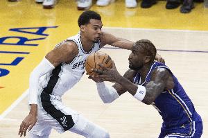 如何应对文班？艾顿：我会尽我所能 也需要全队一起来限制他