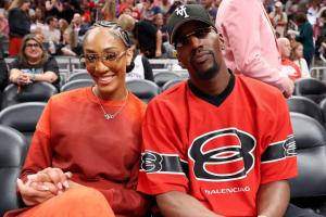 公平！🤣阿贾要求阿德巴约陪她训练时要打得像个女人