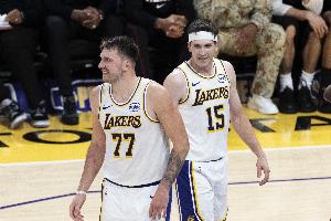 制造进攻犯规榜：里夫斯9次第一 波杰姆8次第二 东契奇6次第五