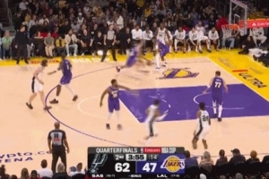 礼尚往来！哈珀强攻得手 里夫斯飞身挑篮迅速回应