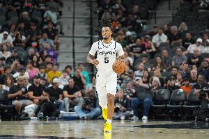 30分10板6助！Skip：卡斯尔是马刺新版的莱昂纳德 攻防两端都是