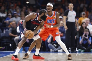 改副担架还卖他？交易构想：雷霆送还快船签位 得未来3首轮2次轮