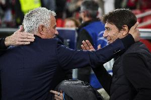 踩头意甲冠军👊穆帅本菲卡完胜孔蒂拿波里 进球机会5-0遥遥领先