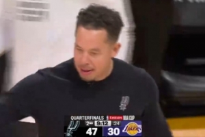 要花？尚帕尼再中三分球 马刺领先17分打停湖人