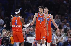 或将比肩15-16勇士？解说：太阳真的足够努力了 雷霆炸响豪雨倾盆