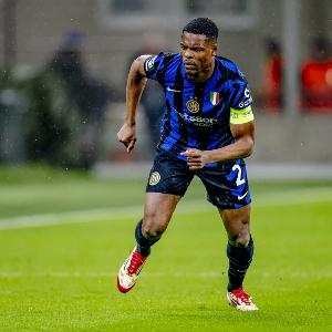 记者：邓弗里斯可能新年之后才会完全康复，他再次更换经纪人