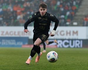 3大豪门竞争！英媒：曼城领先阿森纳、切尔西竞争17岁波兰新星