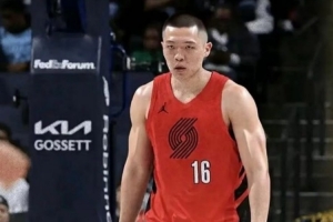 开拓者媒体人：杨瀚森要不把锅盖头剃了？寸头或光头更有气场