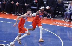 雷霆在拉斯维加斯两连败 去年在NBA杯决赛以81-97不敌雄鹿