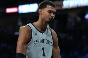 文班：现在球队变得更成熟老道 我们要学会享受为赢球所做的努力