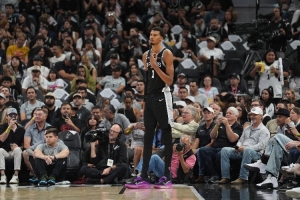 21分钟+21！Skip：如果文班能像今晚带着攻击情绪打球 NBA就完了