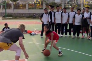 对比杨瀚森 当年被调侃为“莲妹”的易建联新秀赛季发挥如何？