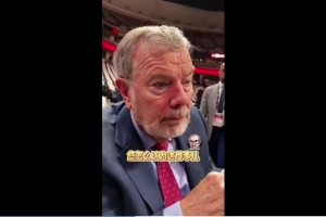 来自80码外的声音！名场面：迈尼昂化身后置司令塔指挥进攻人墙！