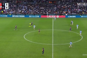 补时染红！德容拼抢时踩到阿斯帕斯，两黄变一红被罚下场