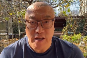 徐静雨：哈登最后那记三分百分之一万打手了，这比赛黑透了