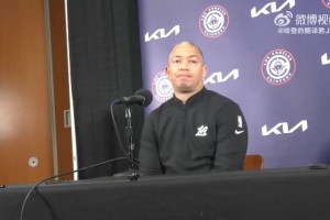 卢：小卡已能做一些动作状态在变好 至于还要多久我现在说不准