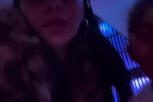 嫂子还是这么美！瓦妮莎晒视频：又是和女儿们在迪士尼的一天😍