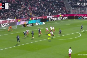 错失绝杀！姆巴佩最后时刻兜射偏出立柱