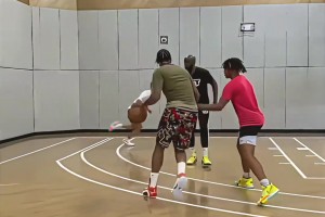 解说老郑：快船现在根本就不是搭配问题 是泰伦卢不行+阵容太老了