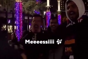 在巴萨对阵马竞的比赛开始前，一些巴萨球迷高喊着梅西的名字！