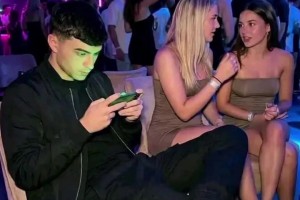 佩德里：女人，休想耽误我玩游戏🤣