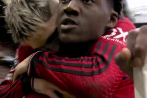 控制、转身、终结🔥回顾梅努复制马切达的经典进球