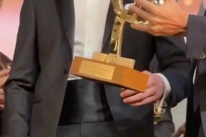 真帅啊😍小麦当选AIC赛季最佳球员，众巨星一同喊出他名字