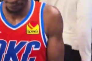 内心强大啊！球迷贴脸开大：再多点假摔和罚球！SGA仍微笑签名