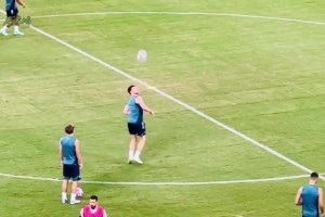 你好骚啊🤣！赖斯翘臀颠球把道曼看得一愣一愣的