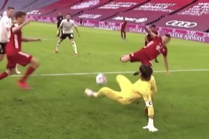 八爪挂上线！当年拜仁三连击把索默打趟也没能叩开他的十指关💪