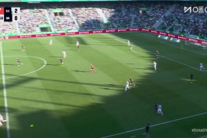 气炸队友😡！加扎尼加上演犯罪式送礼，队友扭头就走