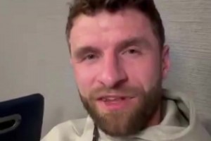 两个老将了！实拍：决赛中梅西和穆勒的友好互动！