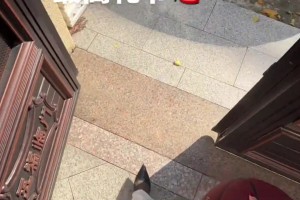 😍能单手抓球的女人很少见哟！