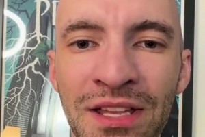 拓记：杨瀚森上半场防守伊迪力不从心，下半场冷静和自信多了！