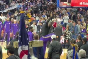 即将41岁的老詹有多能蹦？这弹跳，儿子布朗尼看了都羡慕😂