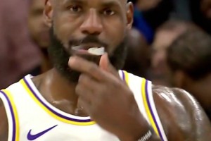 皇帝的统治还未结束？还能在恩比德头上完成平框飞扣的老詹😱