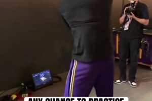 湖人马刺NBA杯！詹姆斯退休后的生活就是高尔夫球了吧！